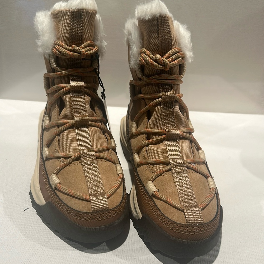 NWT Sorel Beige and Brown Lace up Winter Boots with lined Faux Fur.